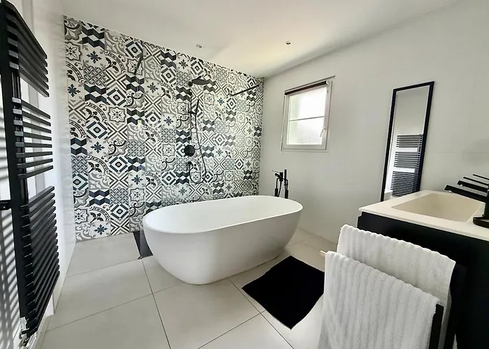 Villa Plain Air Piscine Chauffee A Minute De L'eau